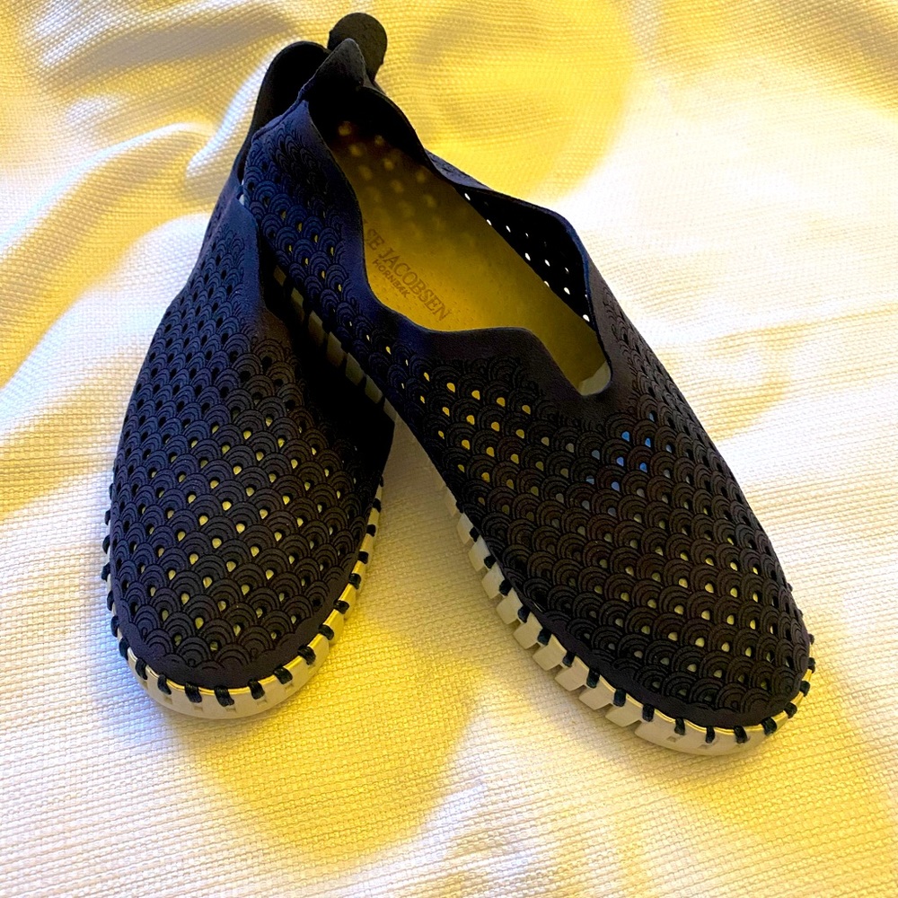 Isle Jacobson Tulip shoe